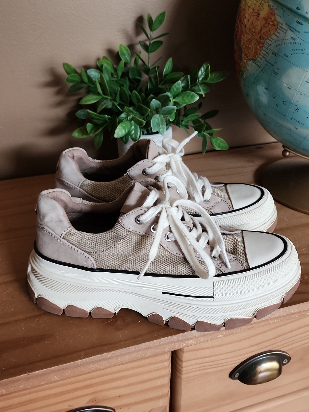 Wishbone Carly Sneaker Size 8,5 - Picture 7 of 15